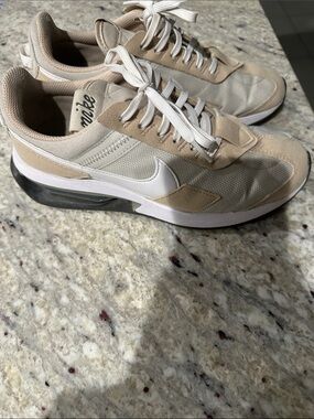 Nike sneakers 6.5